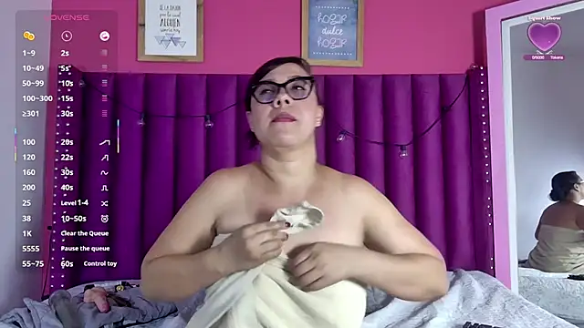 hotlatinateacher online show from February 6, 2026, 6:33 pm