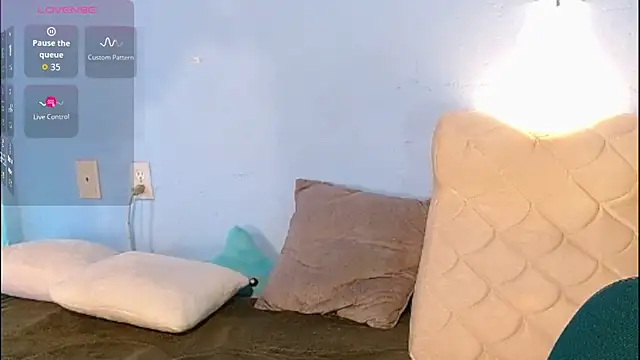 venus swet  online show from September 15, 2025, 3:01 pm