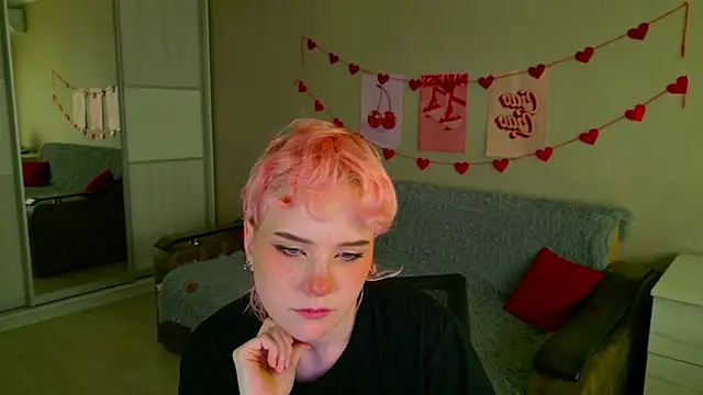 School Love online show from September 29, 2025, 11:04 am