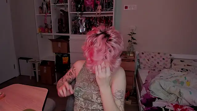 School Love online show from November 19, 2025, 7:08 am