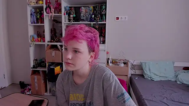 School Love online show from January 6, 2026, 7:12 am