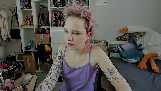 School Love online show from February 11, 2026, 7:02 am