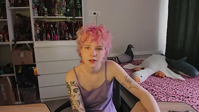 School Love online show from March 19, 2026, 7:12 am