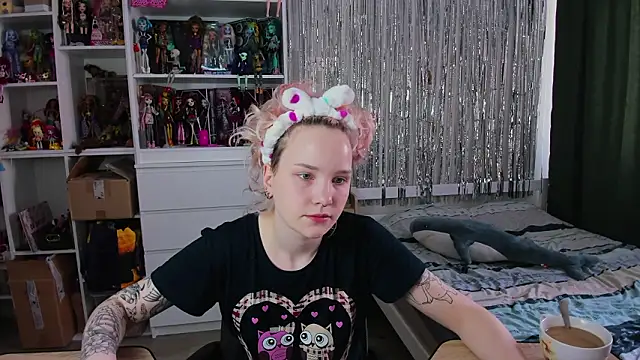 School Love online show from March 29, 2026, 7:08 am