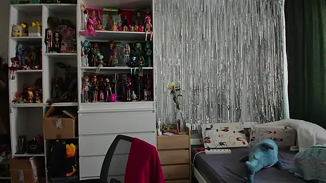 School Love online show from March 30, 2026, 7:09 am