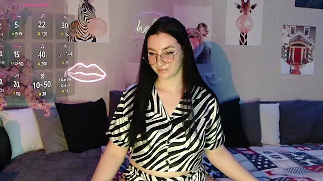 Fluffy Tiffy online show from February 4, 2025, 5:10 am