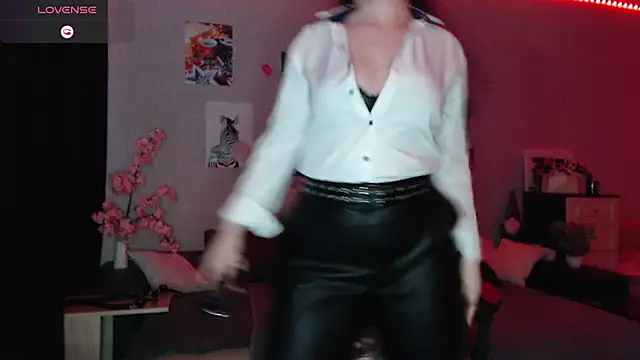 Fluffy Tiffy online show from February 26, 2025, 6:58 am