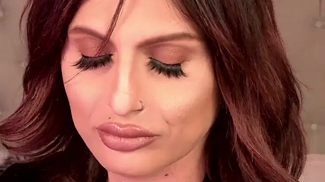 xprettysmilex online show from February 4, 2025, 8:06 pm