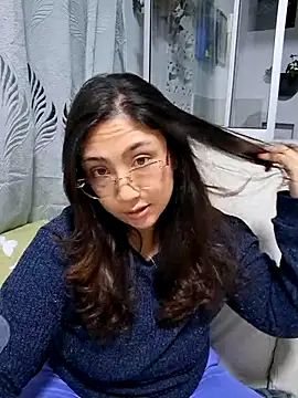 Snapshot of Mia_Ruiz chatting on October 28, 2025, 2:15 am Mia Ruiz online show from October 28, 2025, 2:15 am