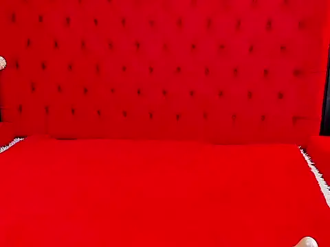 KateTompson  online show from May 22, 2026, 8:03 pm