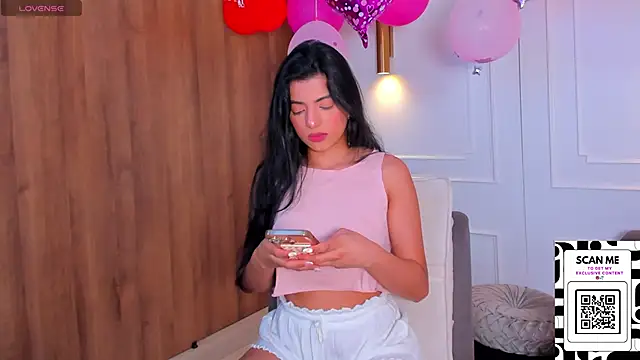 Chrishell  online show from February 16, 2025, 10:32 pm