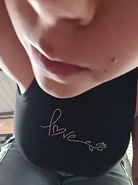 Mommy-Hot online show from June 19, 2026, 12:53 pm