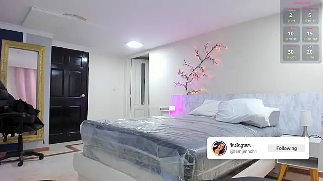 charolbruce 1 online show from March 18, 2026, 12:08 pm