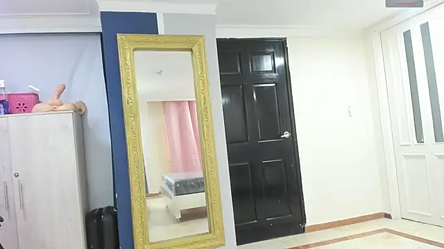 charolbruce 1 online show from April 14, 2026, 11:49 am