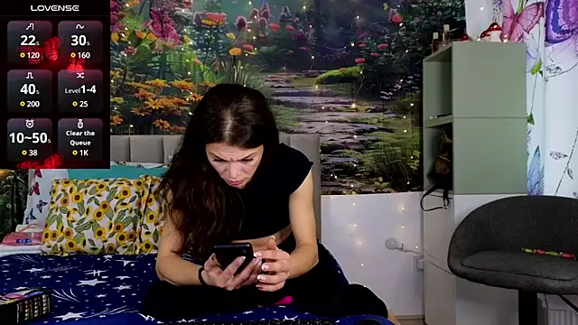 MadameDeFeu online show from December 3, 2024, 9:00 am