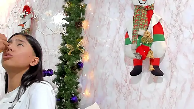 BarbieHotLaura online show from December 16, 2024, 6:27 pm