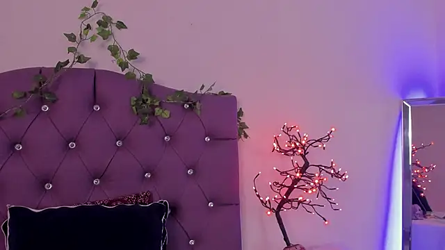 Nyx nayla online show from December 10, 2024, 5:22 pm