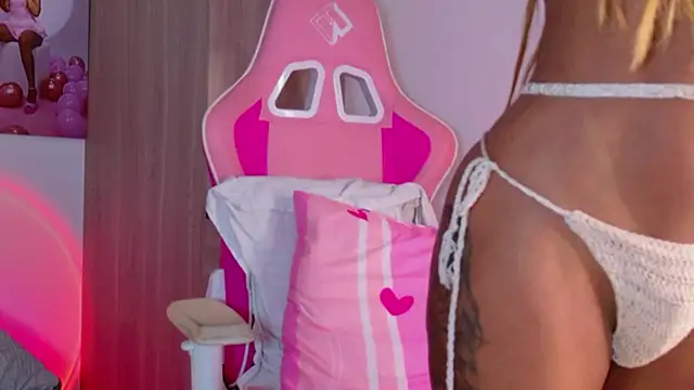 Snapshot of Susanamendezz chatting on March 4, 2026, 4:24 pm Susanamendezz online show from March 4, 2026, 4:24 pm