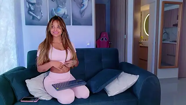 Snapshot of Susanamendezz chatting on April 14, 2026, 6:36 pm Susanamendezz online show from April 14, 2026, 6:36 pm