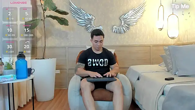 Snapshot of Ryan_Hunt chatting on December 14, 2024, 1:05 pm Ryan Hunt online show from December 14, 2024, 1:05 pm