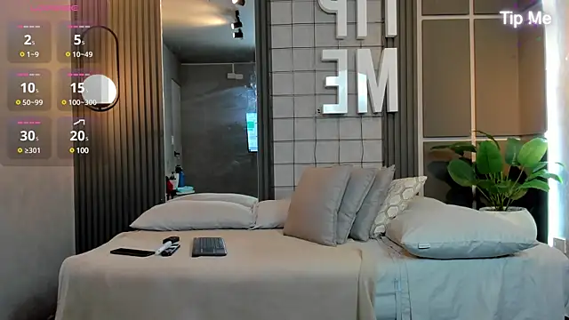 Snapshot of Ryan_Hunt chatting on December 23, 2024, 12:19 pm Ryan Hunt online show from December 23, 2024, 12:19 pm