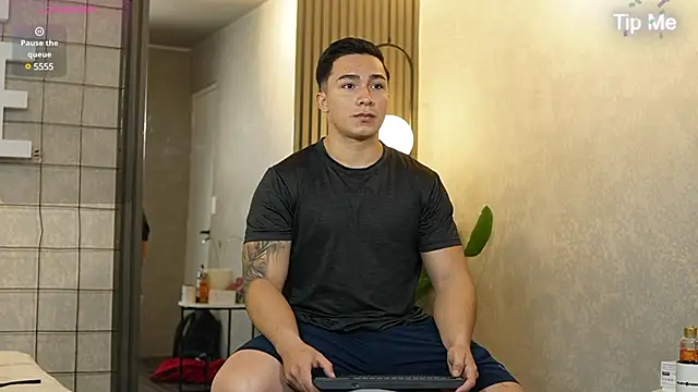 Snapshot of Ryan_Hunt chatting on December 27, 2024, 12:56 pm Ryan Hunt online show from December 27, 2024, 12:56 pm