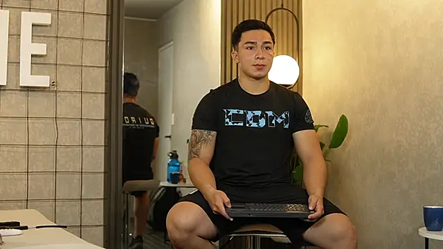 Snapshot of Ryan_Hunt chatting on December 30, 2024, 11:59 am Ryan Hunt online show from December 30, 2024, 11:59 am