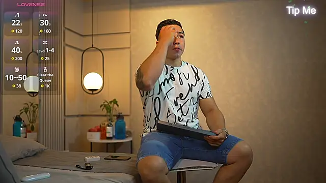 Snapshot of Ryan_Hunt chatting on January 2, 2025, 2:35 pm Ryan Hunt online show from January 2, 2025, 2:35 pm