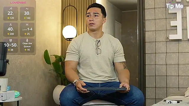 Snapshot of Ryan_Hunt chatting on January 5, 2025, 1:04 pm Ryan Hunt online show from January 5, 2025, 1:04 pm