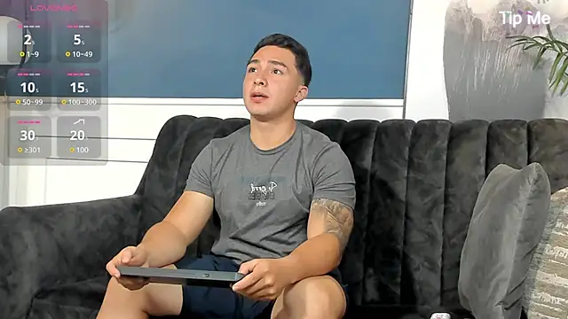 Snapshot of Ryan_Hunt chatting on January 15, 2025, 9:13 am Ryan Hunt online show from January 15, 2025, 9:13 am