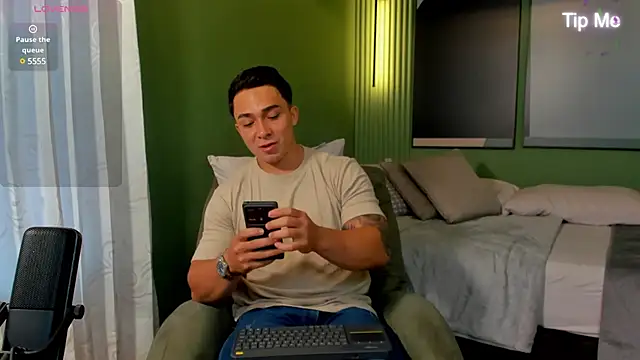 Snapshot of Ryan_Hunt chatting on January 17, 2025, 5:08 pm Ryan Hunt online show from January 17, 2025, 5:08 pm