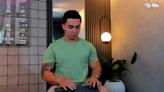 Snapshot of Ryan_Hunt chatting on January 20, 2025, 1:18 am Ryan Hunt online show from January 20, 2025, 1:18 am