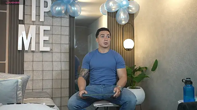 Snapshot of Ryan_Hunt chatting on January 20, 2025, 1:32 pm Ryan Hunt online show from January 20, 2025, 1:32 pm