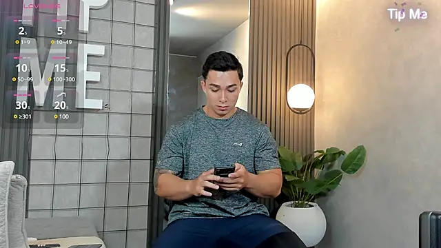 Snapshot of Ryan_Hunt chatting on January 21, 2025, 1:00 pm Ryan Hunt online show from January 21, 2025, 1:00 pm