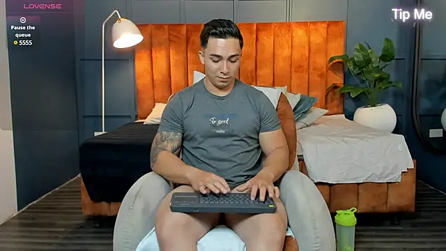 Snapshot of Ryan_Hunt chatting on January 28, 2025, 3:14 pm Ryan Hunt online show from January 28, 2025, 3:14 pm