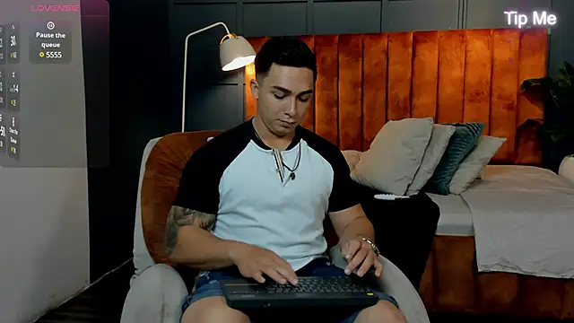 Snapshot of Ryan_Hunt chatting on January 29, 2025, 12:56 pm Ryan Hunt online show from January 29, 2025, 12:56 pm