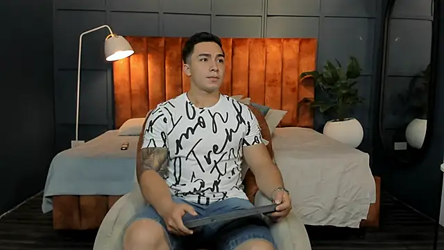 Snapshot of Ryan_Hunt chatting on January 30, 2025, 12:59 pm Ryan Hunt online show from January 30, 2025, 12:59 pm