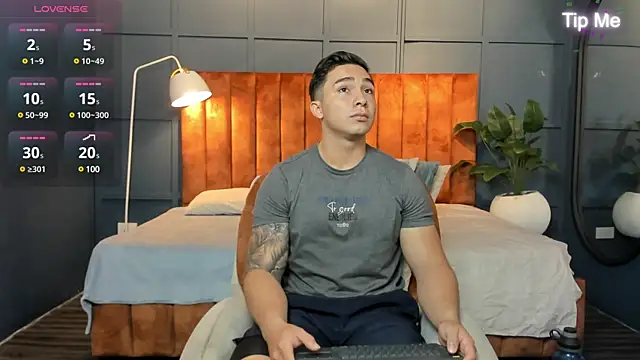 Snapshot of Ryan_Hunt chatting on January 31, 2025, 1:23 pm Ryan Hunt online show from January 31, 2025, 1:23 pm