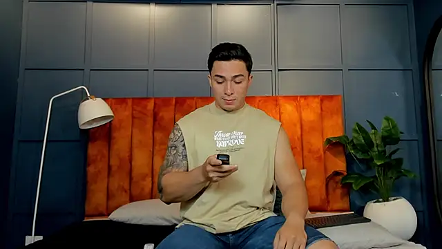 Snapshot of Ryan_Hunt chatting on February 4, 2025, 12:33 pm Ryan Hunt online show from February 4, 2025, 12:33 pm