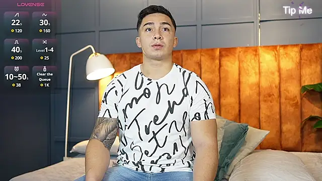 Snapshot of Ryan_Hunt chatting on February 6, 2025, 12:59 pm Ryan Hunt online show from February 6, 2025, 12:59 pm