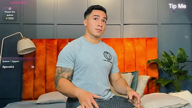 Snapshot of Ryan_Hunt chatting on February 7, 2025, 3:52 pm Ryan Hunt online show from February 7, 2025, 3:52 pm