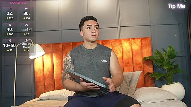 Snapshot of Ryan_Hunt chatting on February 10, 2025, 11:57 am Ryan Hunt online show from February 10, 2025, 11:57 am