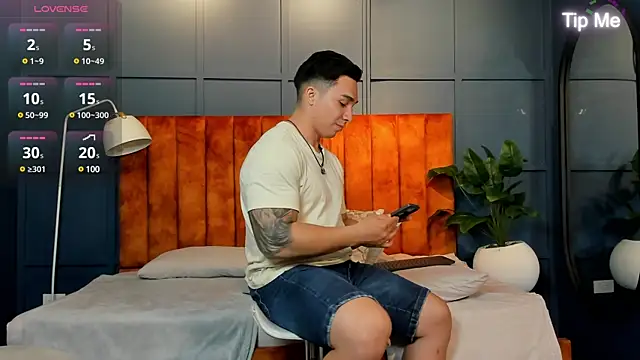 Snapshot of Ryan_Hunt chatting on February 11, 2025, 3:51 pm Ryan Hunt online show from February 11, 2025, 3:51 pm