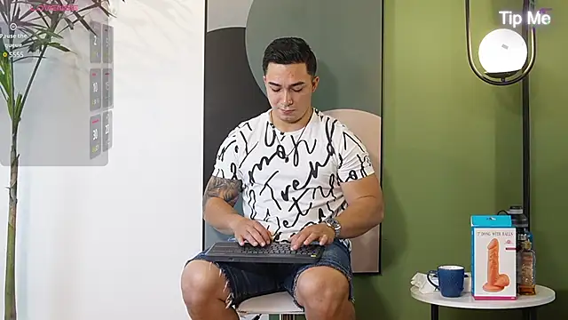 Snapshot of Ryan_Hunt chatting on February 13, 2025, 12:21 pm Ryan Hunt online show from February 13, 2025, 12:21 pm