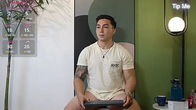 Snapshot of Ryan_Hunt chatting on February 14, 2025, 11:42 am Ryan Hunt online show from February 14, 2025, 11:42 am