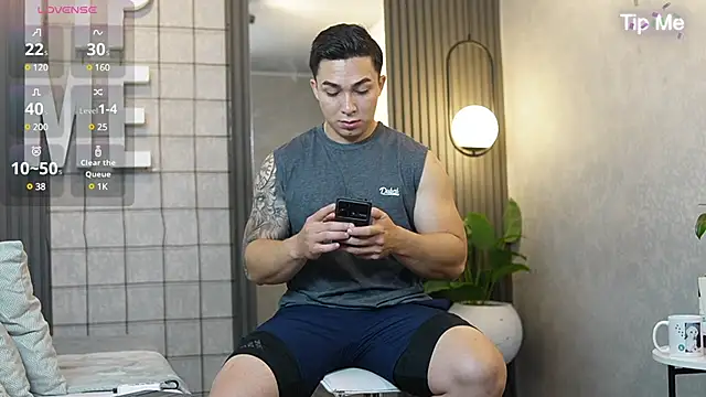 Snapshot of Ryan_Hunt chatting on February 28, 2025, 12:20 pm Ryan Hunt online show from February 28, 2025, 12:20 pm