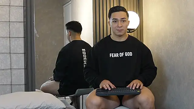 Snapshot of Ryan_Hunt chatting on March 6, 2025, 12:09 pm Ryan Hunt online show from March 6, 2025, 12:09 pm