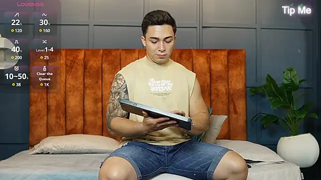 Snapshot of Ryan_Hunt chatting on March 12, 2025, 11:42 am Ryan Hunt online show from March 12, 2025, 11:42 am