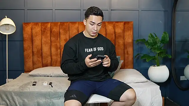 Snapshot of Ryan_Hunt chatting on March 19, 2025, 12:56 pm Ryan Hunt online show from March 19, 2025, 12:56 pm