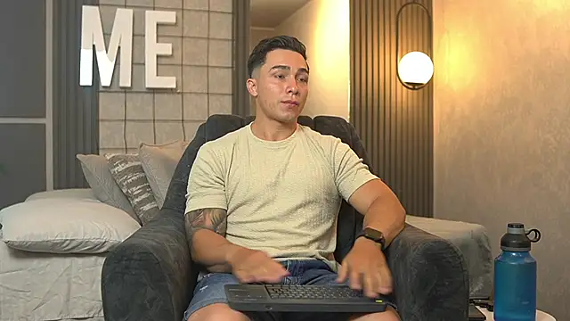 Snapshot of Ryan_Hunt chatting on September 16, 2025, 12:06 pm Ryan Hunt online show from September 16, 2025, 12:06 pm